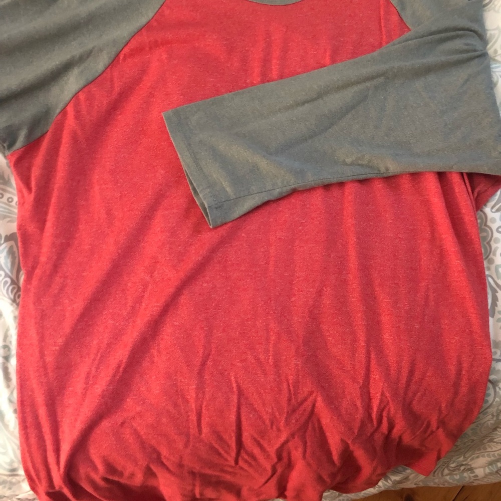 Lularoe randy tee